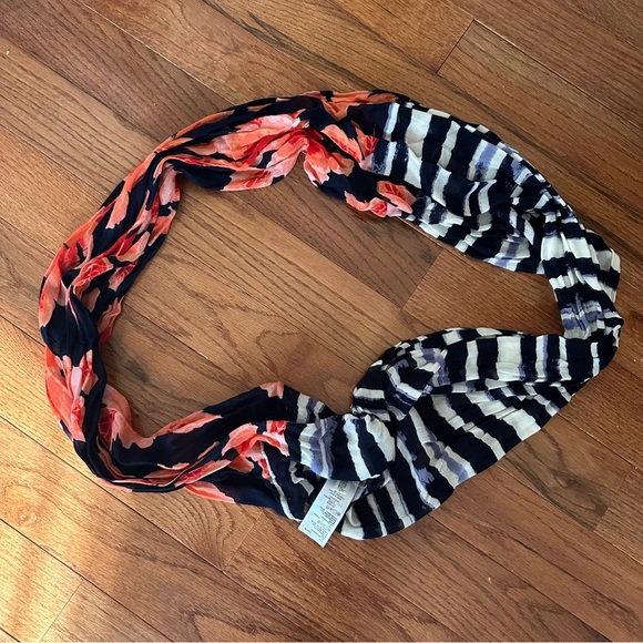 🌴 Tommy Bahama Infinity Summer Scarf🌴 - Picture 7 of 7